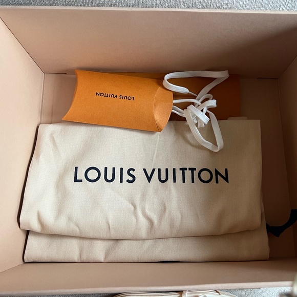 Authentic Women's Louis Vuitton Stellar high top sneakers Sz 39.5 (9.5) - Picture 9 of 9